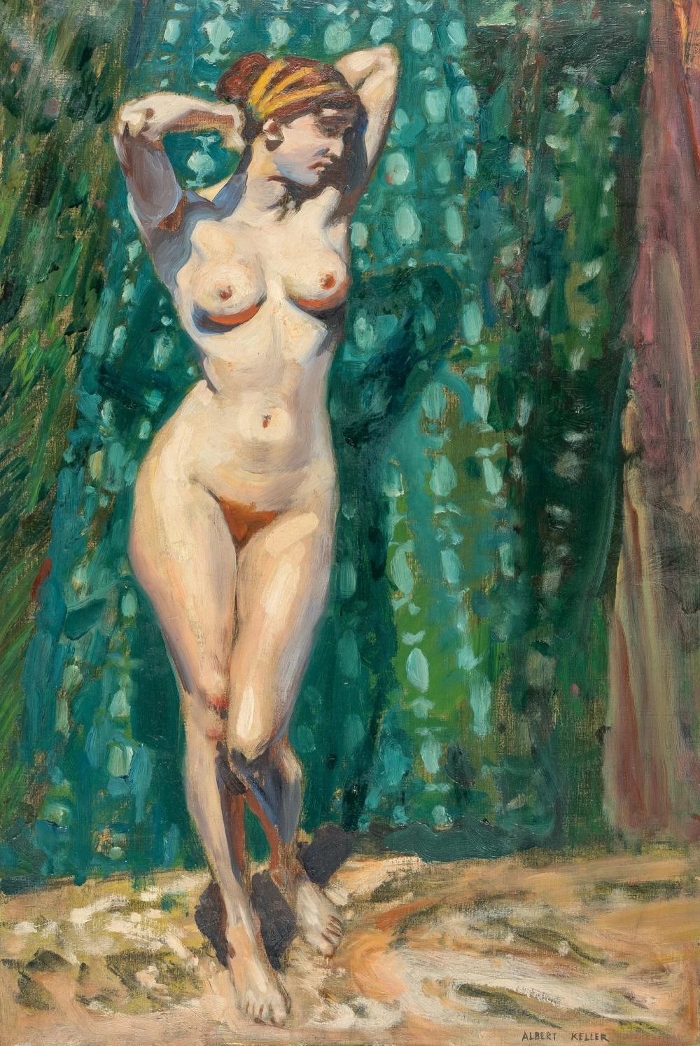 Nudo femminile in piedi accanto a una tenda verde